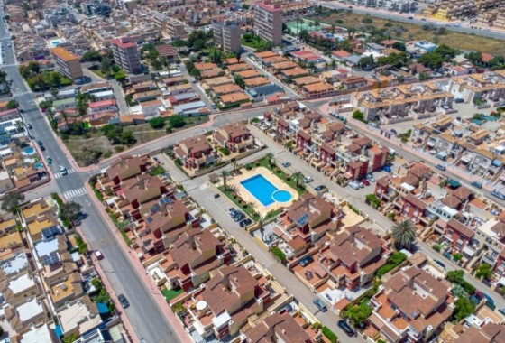 Venta - Adosado -
Torrevieja