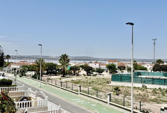 Herverkoop - Rijhuis -
Torrevieja - La Siesta - El Salado - Torreta