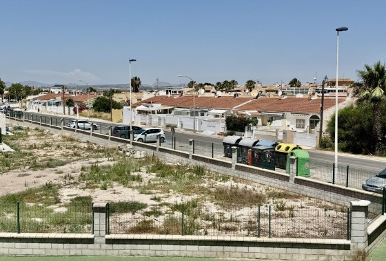 Herverkoop - Rijhuis -
Torrevieja - La Siesta - El Salado - Torreta