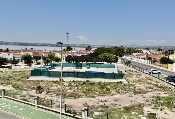 Herverkoop - Rijhuis -
Torrevieja - La Siesta - El Salado - Torreta