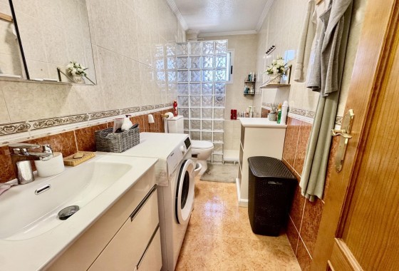 Herverkoop - Rijhuis -
Torrevieja - La Siesta - El Salado - Torreta