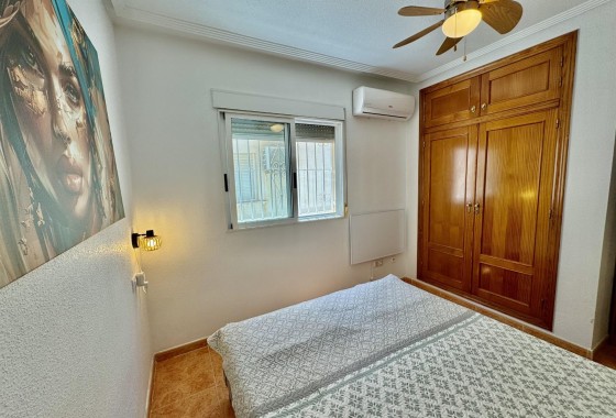 Herverkoop - Rijhuis -
Torrevieja - La Siesta - El Salado - Torreta