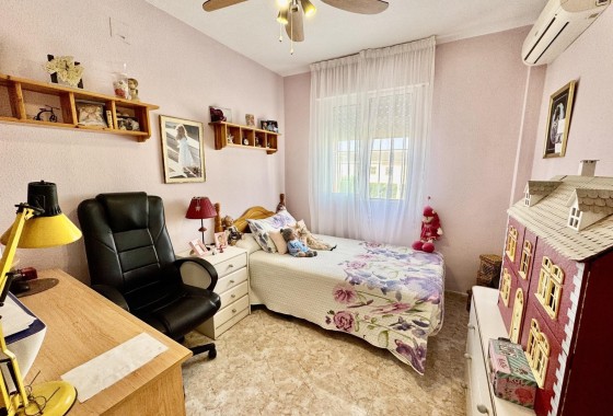 Herverkoop - Rijhuis -
Orihuela - Urbanización Perla del Mar