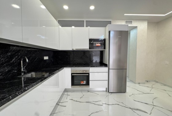 Wiederverkauf - Wohnung / Apartment -
Torrevieja