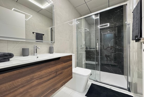 Wiederverkauf - Wohnung / Apartment -
Torrevieja