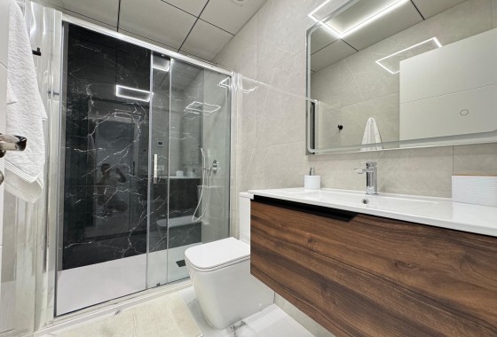 Wiederverkauf - Wohnung / Apartment -
Torrevieja