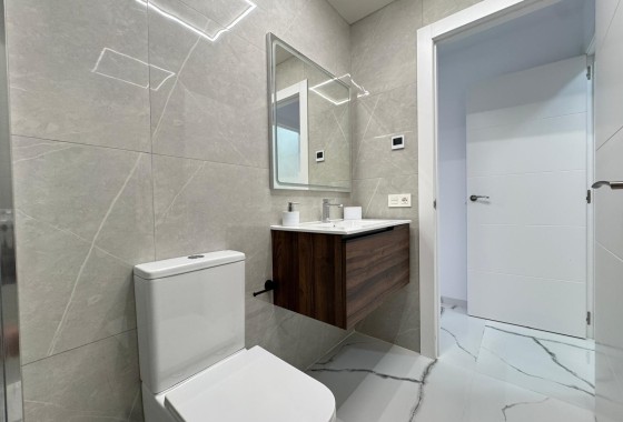 Wiederverkauf - Wohnung / Apartment -
Torrevieja