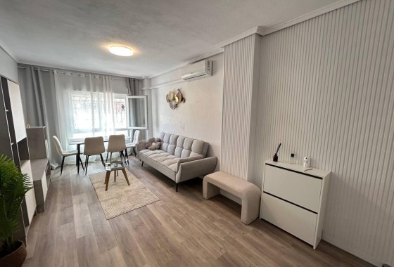 Wiederverkauf - Wohnung / Apartment -
Torrevieja