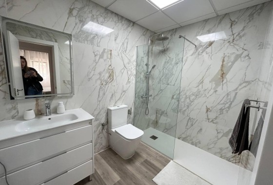 Wiederverkauf - Wohnung / Apartment -
Torrevieja