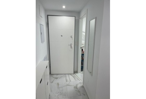 Venta - Apartamento / Piso -
Torrevieja