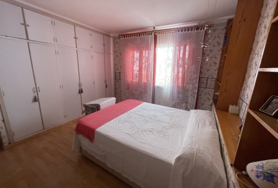 Venta - Casa de pueblo -
Rojales
