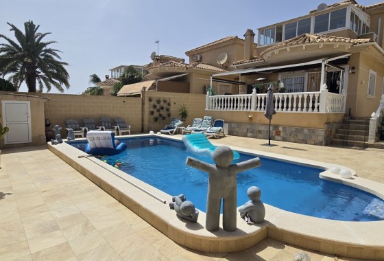 Sprzedaż - Wolnostojąca willa -
Torrevieja - La Siesta