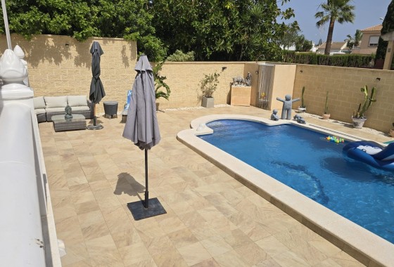 Sprzedaż - Wolnostojąca willa -
Torrevieja - La Siesta
