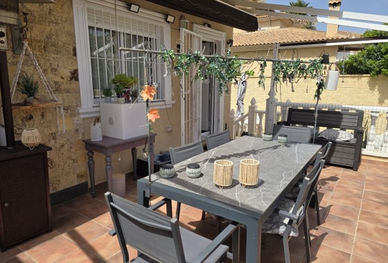 Sprzedaż - Wolnostojąca willa -
Torrevieja - La Siesta