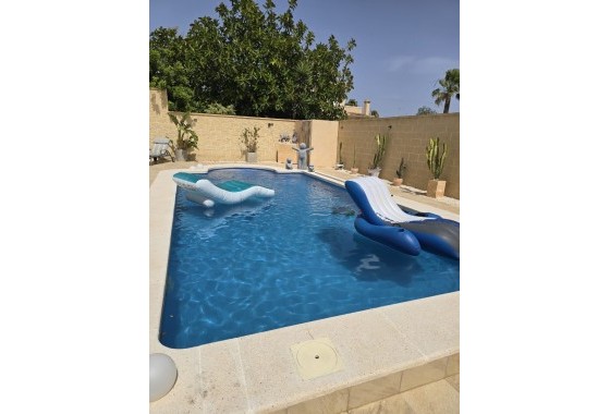 Sprzedaż - Wolnostojąca willa -
Torrevieja - La Siesta