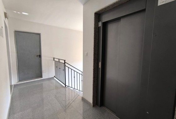 Revente - Appartement -
Pinoso - Inland