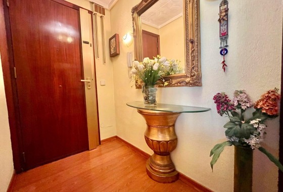 Sprzedaż - Apartament / Mieszkanie -
Torrevieja