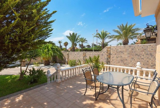 Herverkoop - Vrijstaande Villa -
Orihuela Costa
