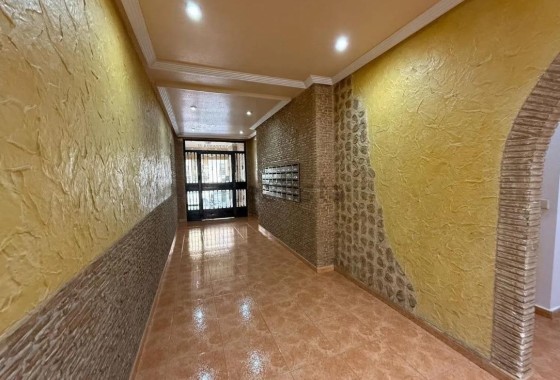 Herverkoop - Appartement / Flat -
Torrevieja - El molino