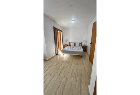 Herverkoop - Rijhuis -
Orihuela Costa - Playa Flamenca