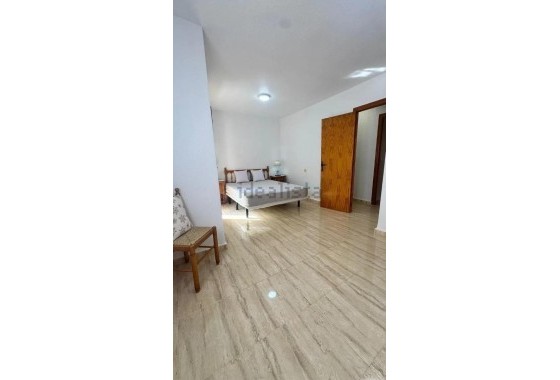 Herverkoop - Rijhuis -
Orihuela Costa - Playa Flamenca