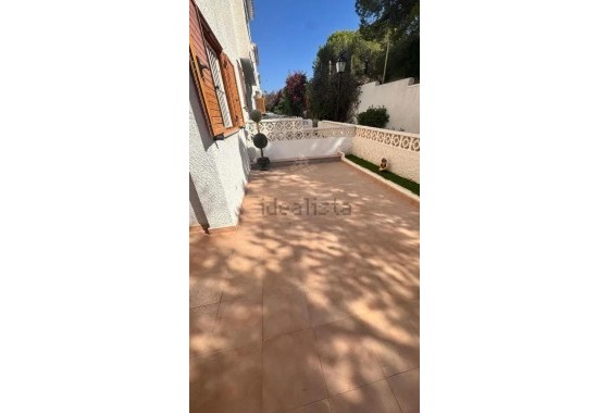 Herverkoop - Rijhuis -
Orihuela Costa - Playa Flamenca