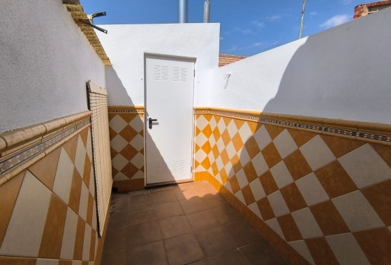 Herverkoop - Rijhuis -
Algueña - Inland