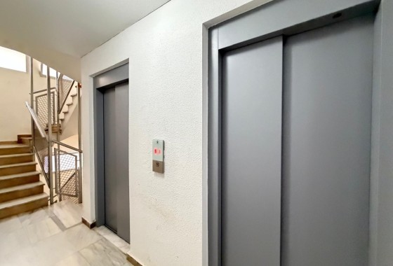 Venta - Apartamento / Piso -
Torrevieja - Playa de los Locos
