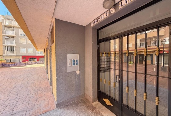 Venta - Apartamento / Piso -
Torrevieja - Playa de los Locos