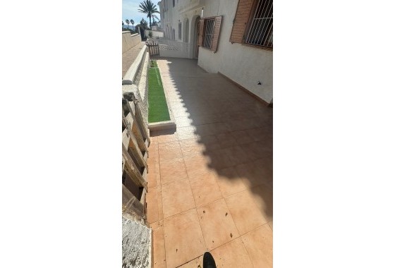 Herverkoop - Halfvrijstaande villa -
Orihuela Costa