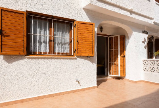 Herverkoop - Halfvrijstaande villa -
Orihuela Costa