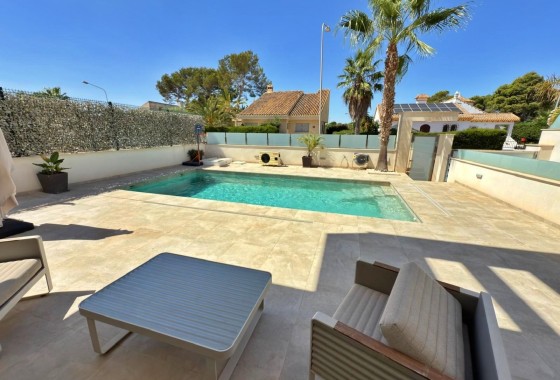 Wiederverkauf - Freistehende Villa -
Orihuela Costa - Villamartín