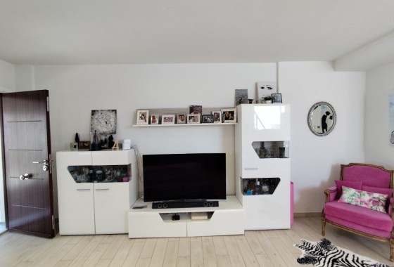 Resale - Semi Detached Villa -
Torrevieja