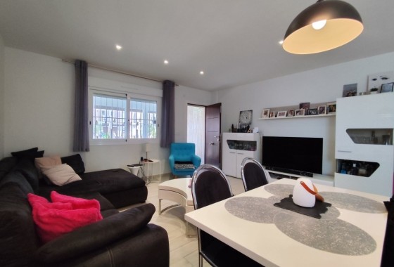 Resale - Semi Detached Villa -
Torrevieja