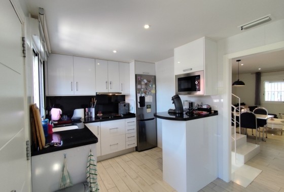 Resale - Semi Detached Villa -
Torrevieja