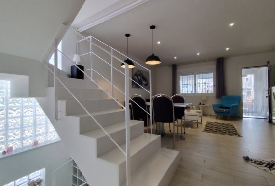Resale - Semi Detached Villa -
Torrevieja