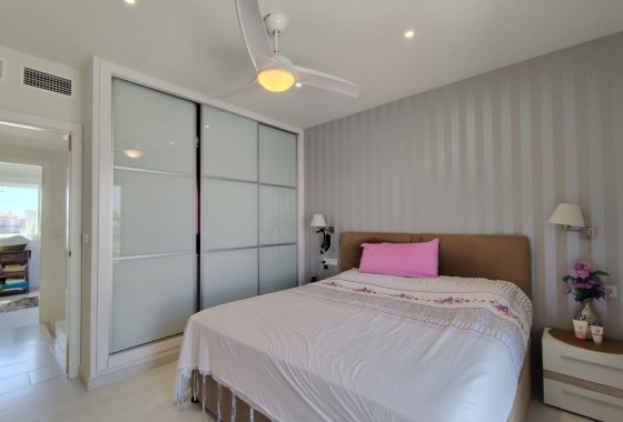 Resale - Semi Detached Villa -
Torrevieja