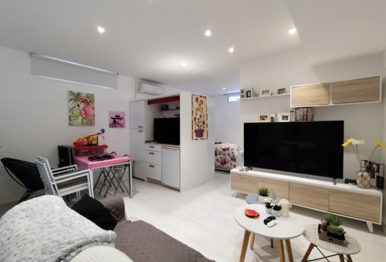 Resale - Semi Detached Villa -
Torrevieja
