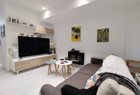 Resale - Semi Detached Villa -
Torrevieja