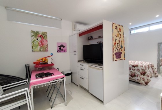 Resale - Semi Detached Villa -
Torrevieja