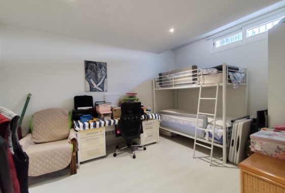 Resale - Semi Detached Villa -
Torrevieja