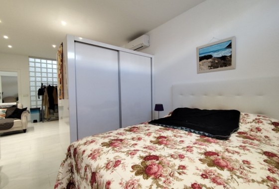 Resale - Semi Detached Villa -
Torrevieja