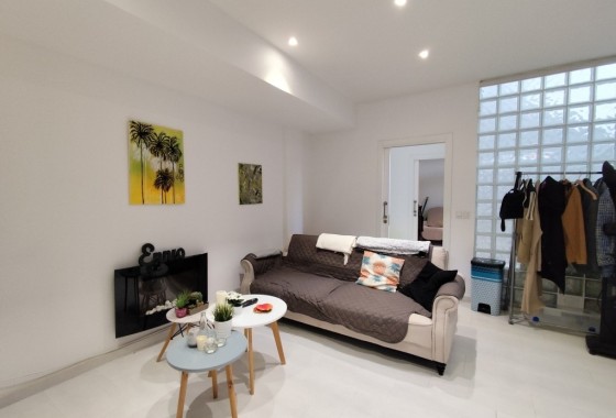 Resale - Semi Detached Villa -
Torrevieja
