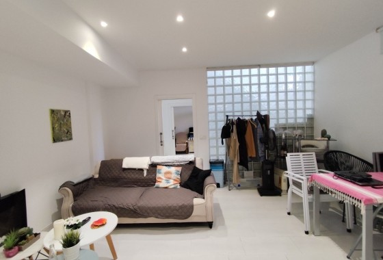 Resale - Semi Detached Villa -
Torrevieja