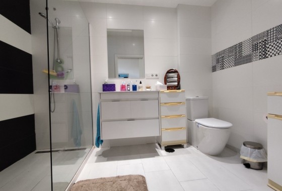 Resale - Semi Detached Villa -
Torrevieja
