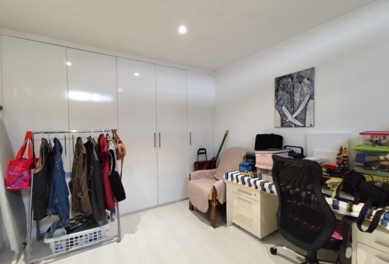 Resale - Semi Detached Villa -
Torrevieja