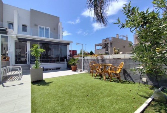 Resale - Semi Detached Villa -
Torrevieja