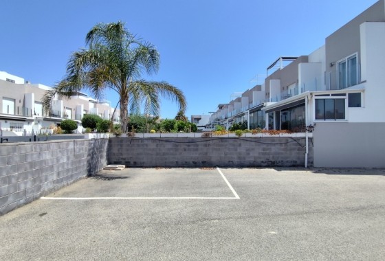 Resale - Semi Detached Villa -
Torrevieja