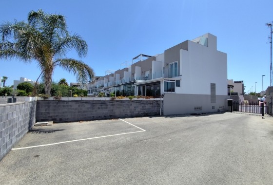 Resale - Semi Detached Villa -
Torrevieja