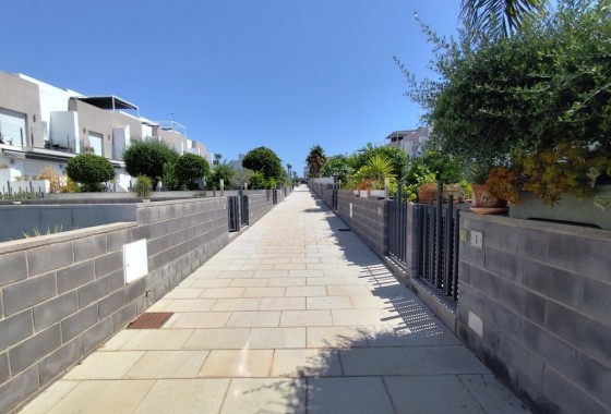 Resale - Semi Detached Villa -
Torrevieja